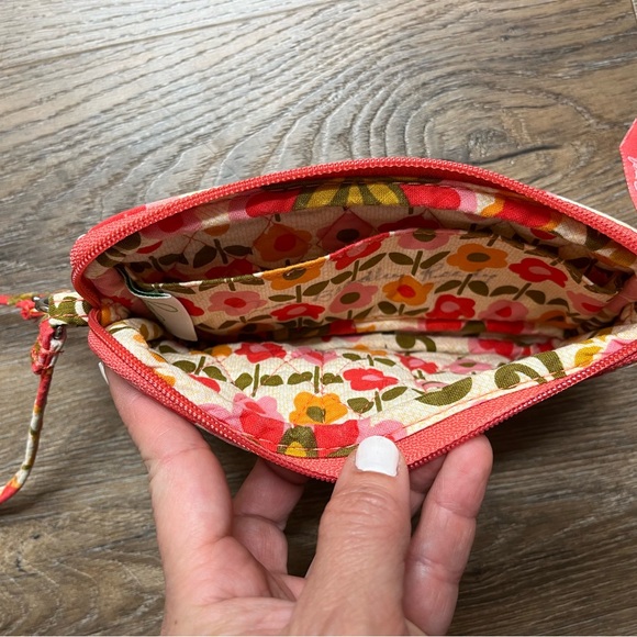 Vera Bradley wristlet - Picture 3 of 5